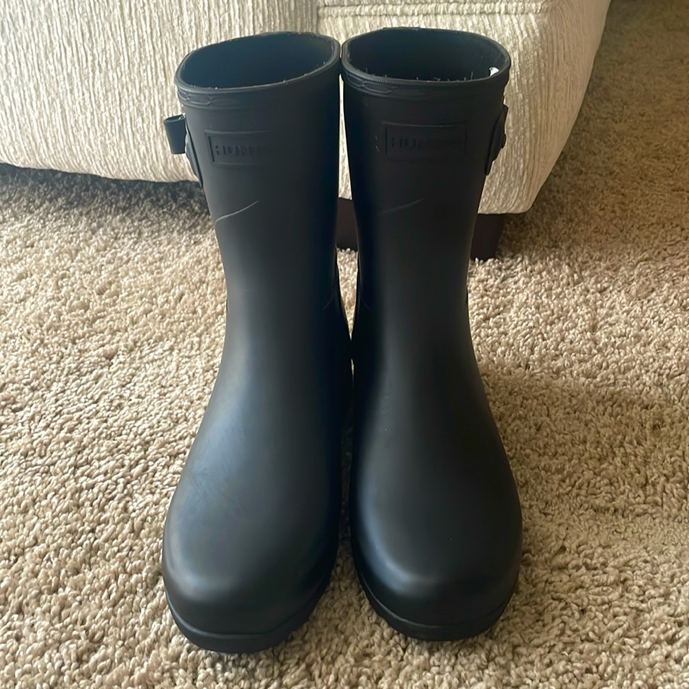 All black mid calf hunter rain boots sz 7